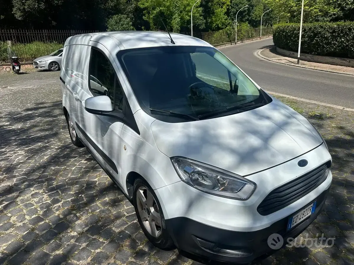 Usata Ford Transit Courier 76 CV (55 kW) 2015 Bianco Furgone