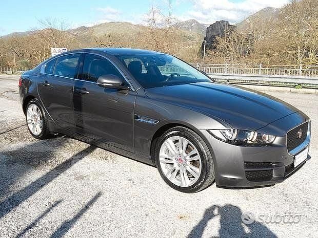 Usata Jaguar XE 180 CV (132 kW) 2015 Grigio Berlina