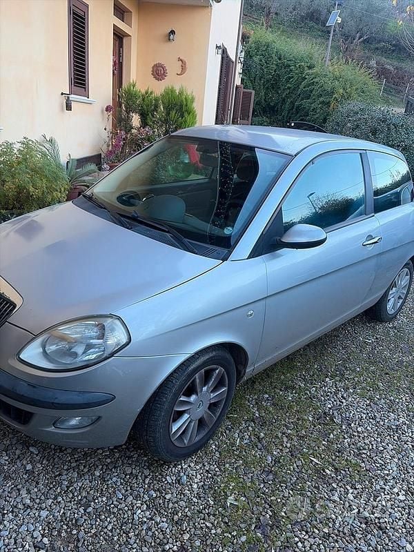 Usata Lancia Ypsilon 70 CV (51 kW) 2005 Utilitaria