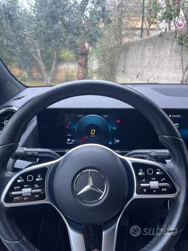 Usata Mercedes GLA180 116 CV (85 kW) 2022 Nero SUV