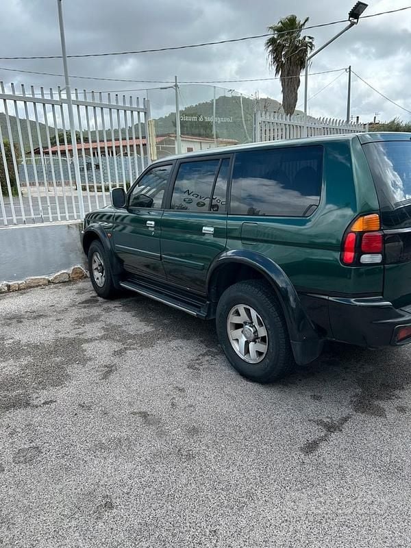 Verde Usata 1999 Mitsubishi Pajero Sport SUV | 6000 € (Buon prezzo) - Immagine 1/4
