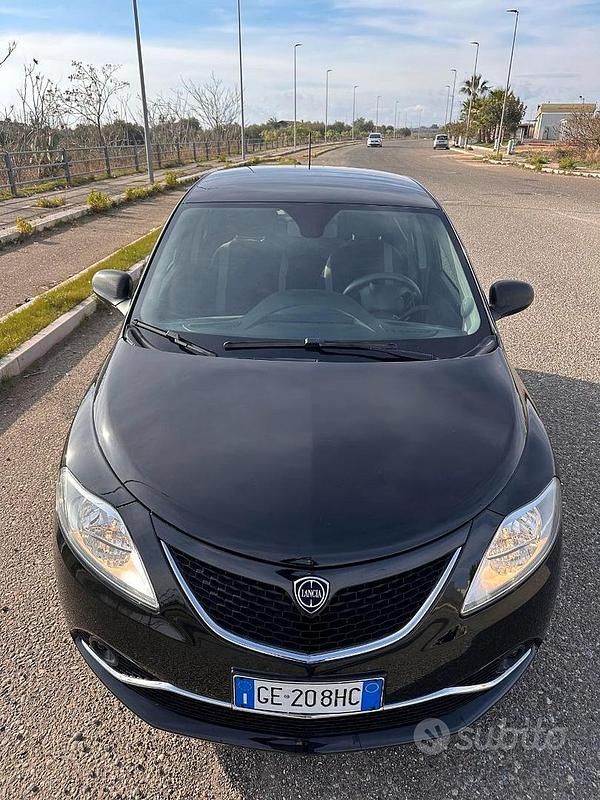 Usata Lancia Ypsilon 69 CV (50 kW) 2021 Nero Utilitaria