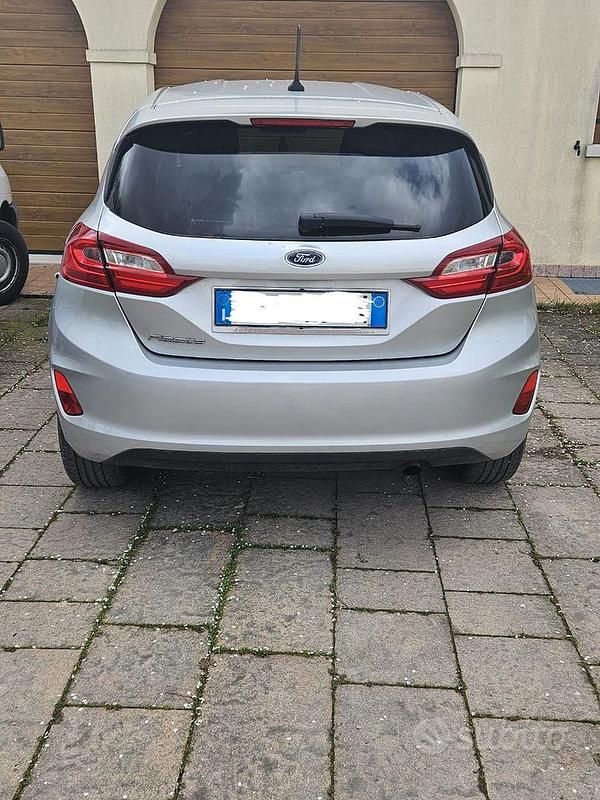 Usata Ford Fiesta Titanium 86 CV (63 kW) 2018 Grigio Utilitaria