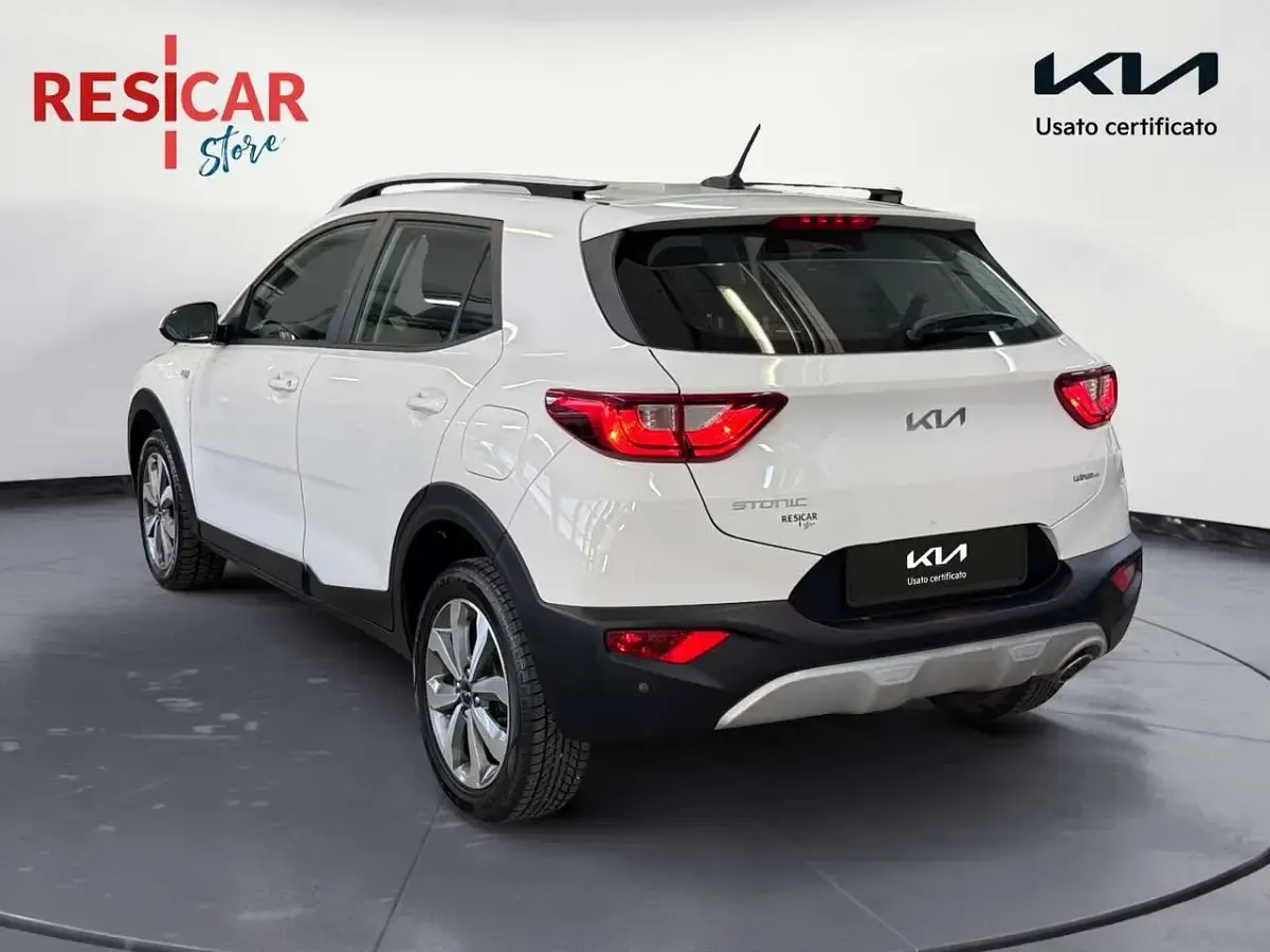 Usata Kia Stonic Style 101 CV (74 kW) 2023 Bianco SUV