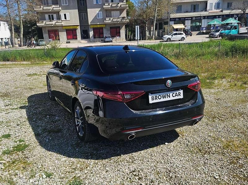 Usata Alfa Romeo Giulia Business 179 CV (131 kW) 2018 Nero Berlina