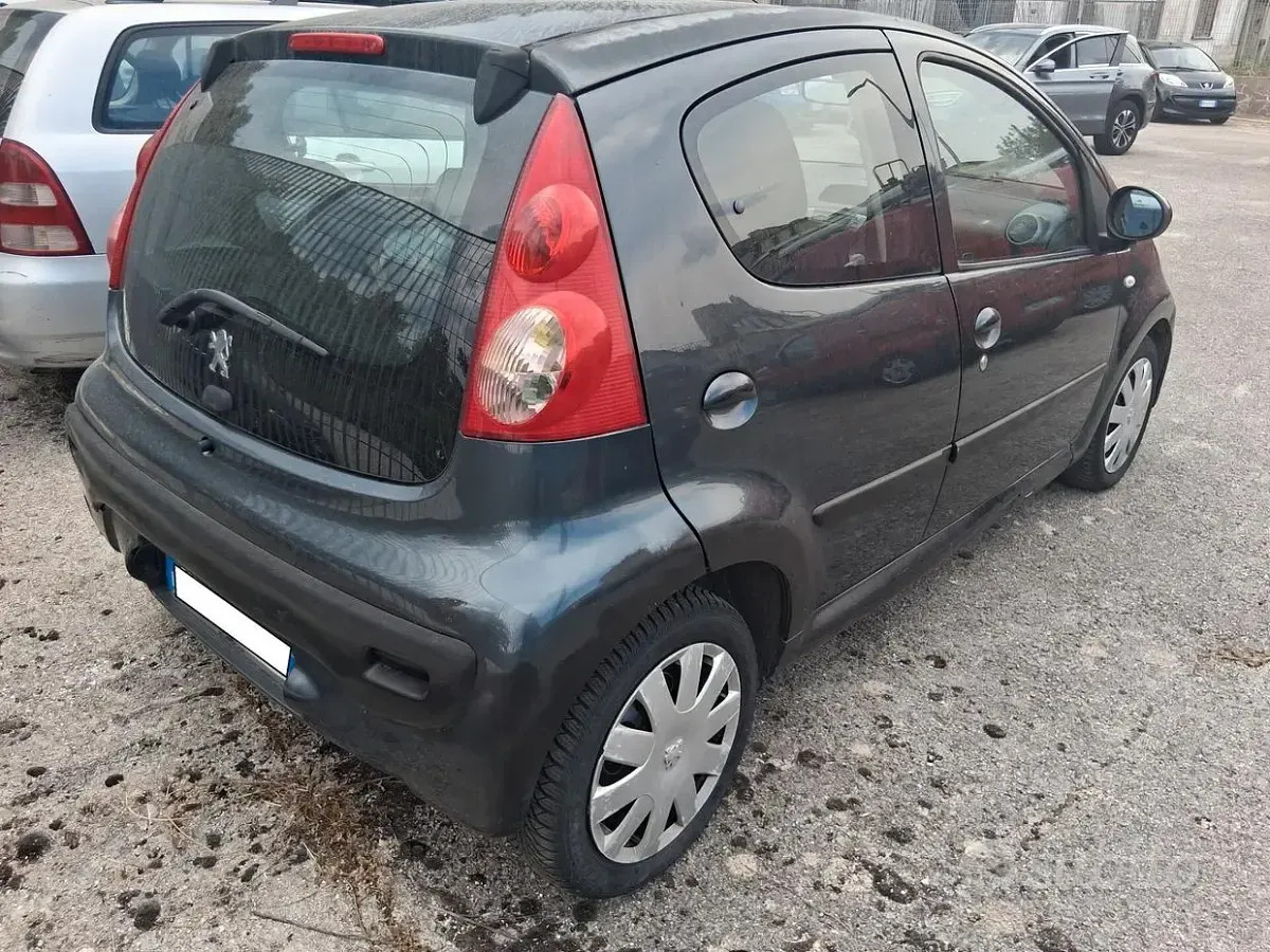 Usata Peugeot 107 68 CV (50 kW) 2008 Grigio Utilitaria