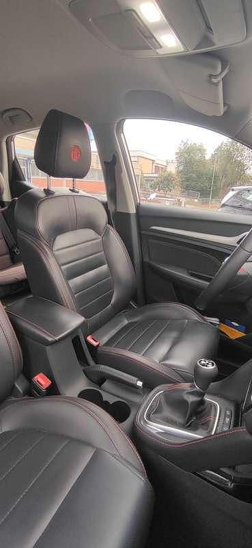 Usata MG ZS Luxury 106 CV (77 kW) 2023 Argento SUV