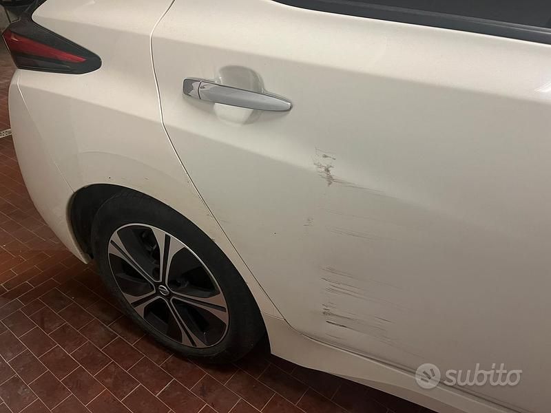 Usata Nissan Leaf Black Edition 80 kW (109 CV) 2020 Bianco Utilitaria