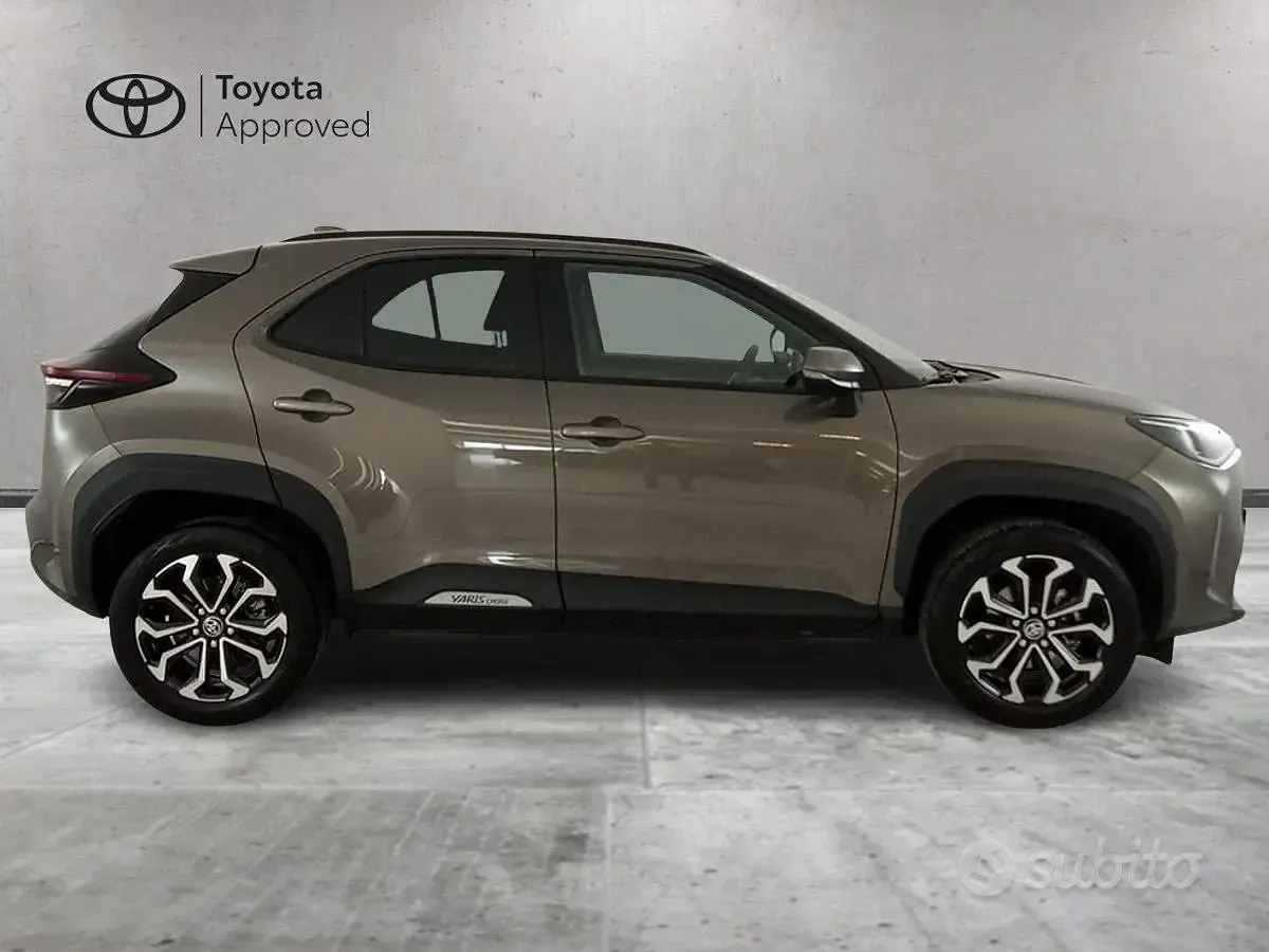 Usata Toyota Yaris Cross Trend 116 CV (85 kW) 2022 Giallo SUV