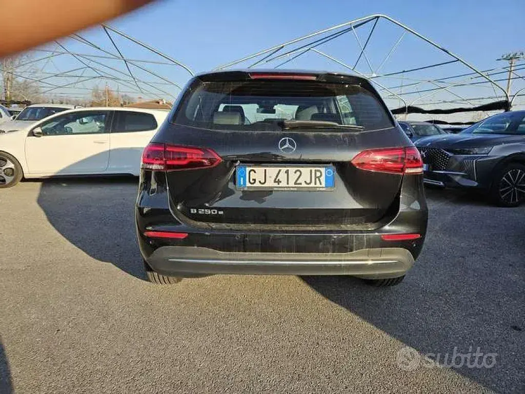 Gebraucht Mercedes B250e Business 160 PS (117 kW) 2022 Schwarz Van / Kleinbus