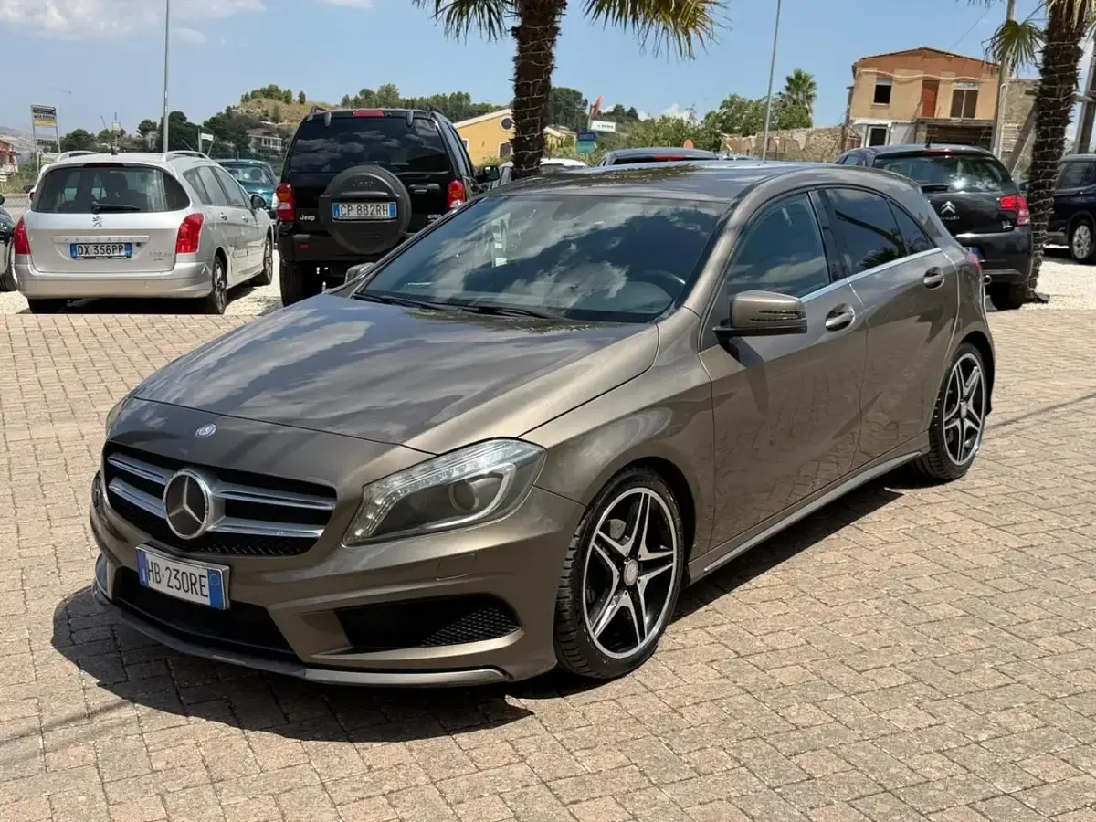 Usata Mercedes A180 Premium 109 CV (80 kW) 2013 Marrone Utilitaria