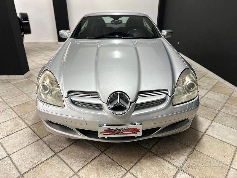 Usata Mercedes SLK200 163 CV (119 kW) 2006 Argento Cabrio