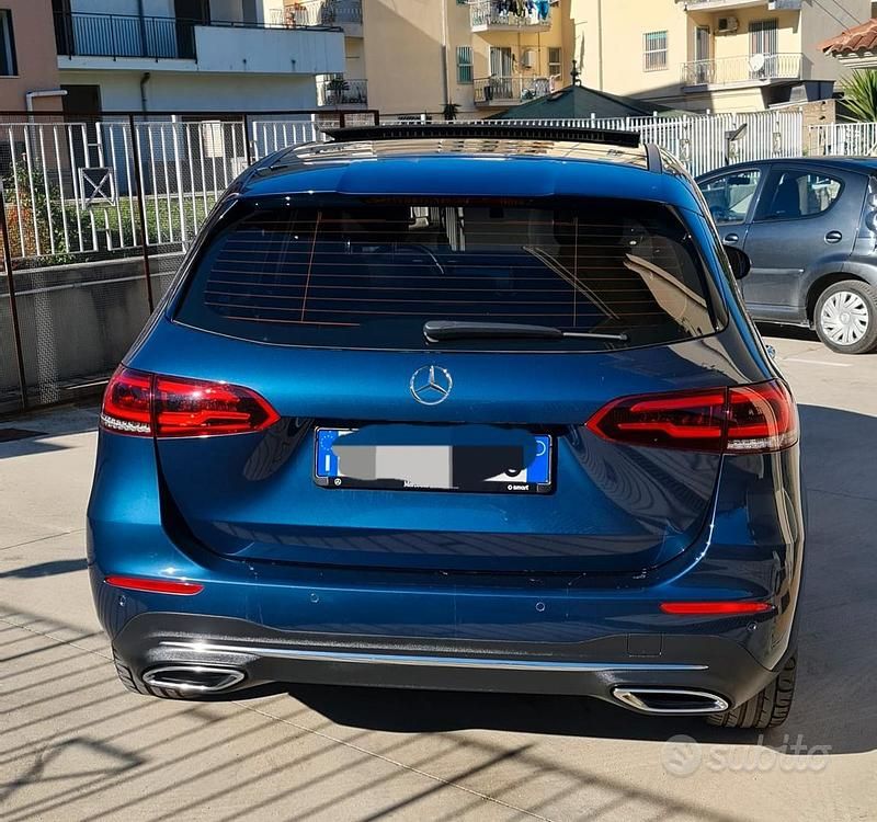 Usata Mercedes B180 116 CV (85 kW) 2019 Blu Utilitaria