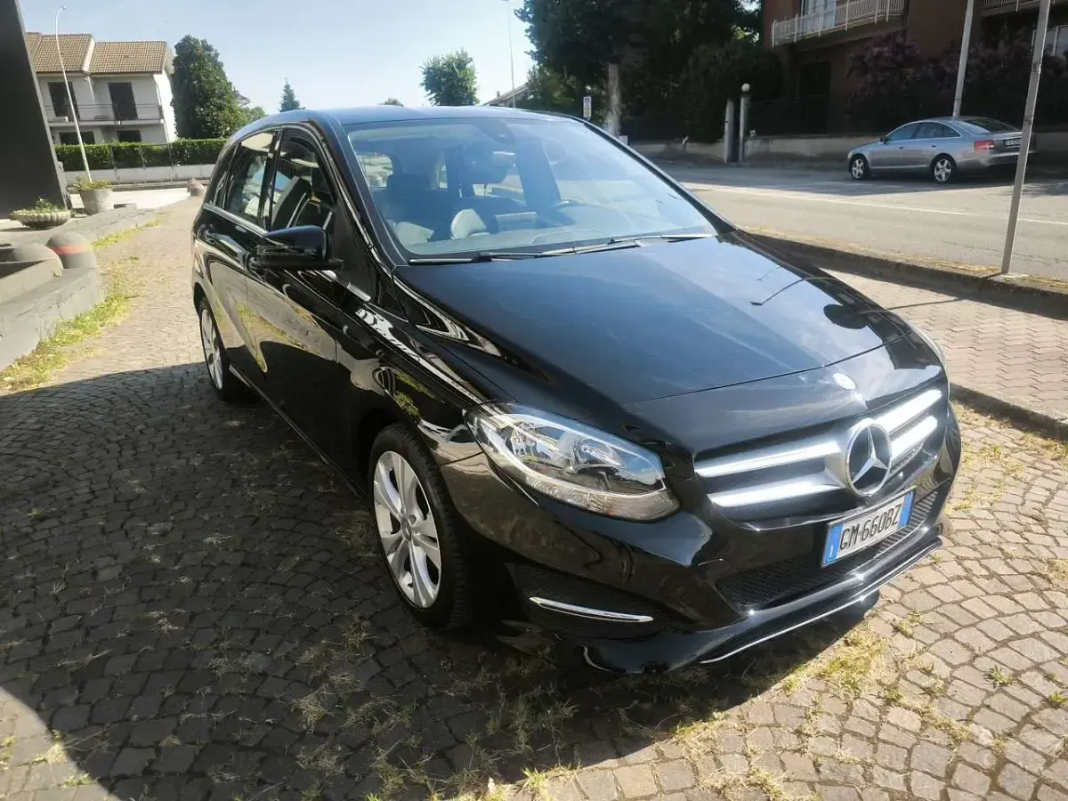 Usata Mercedes B180 122 CV (89 kW) 2016 Nero Utilitaria