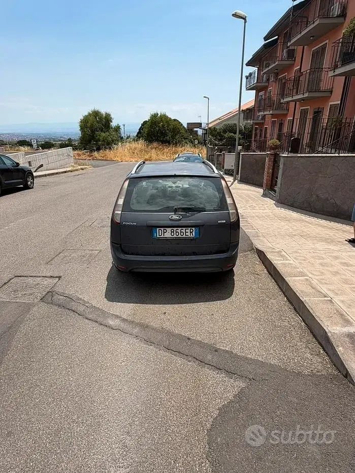 Usata Ford Focus 90 CV (66 kW) 2008 Grigio Station wagon