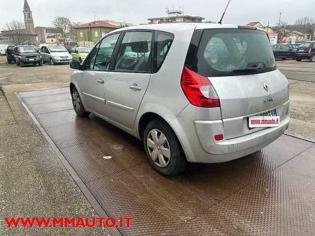 Usata Renault Scénic III 105 CV (77 kW) 2009 Argento Monovolume