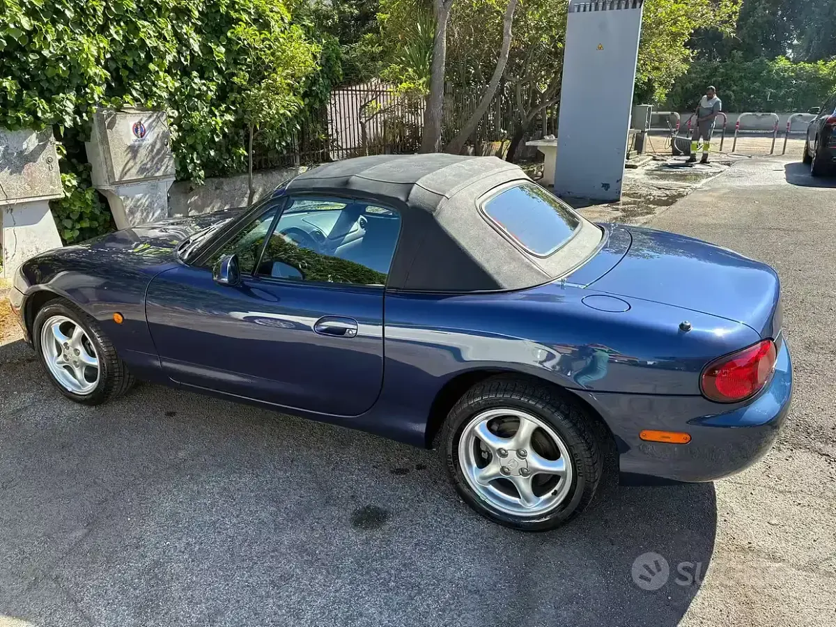Usata Mazda MX5 110 CV (80 kW) 2003 Blu Cabrio