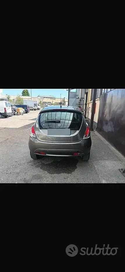 Usata Lancia Ypsilon 60 CV (44 kW) 2016 Grigio Utilitaria