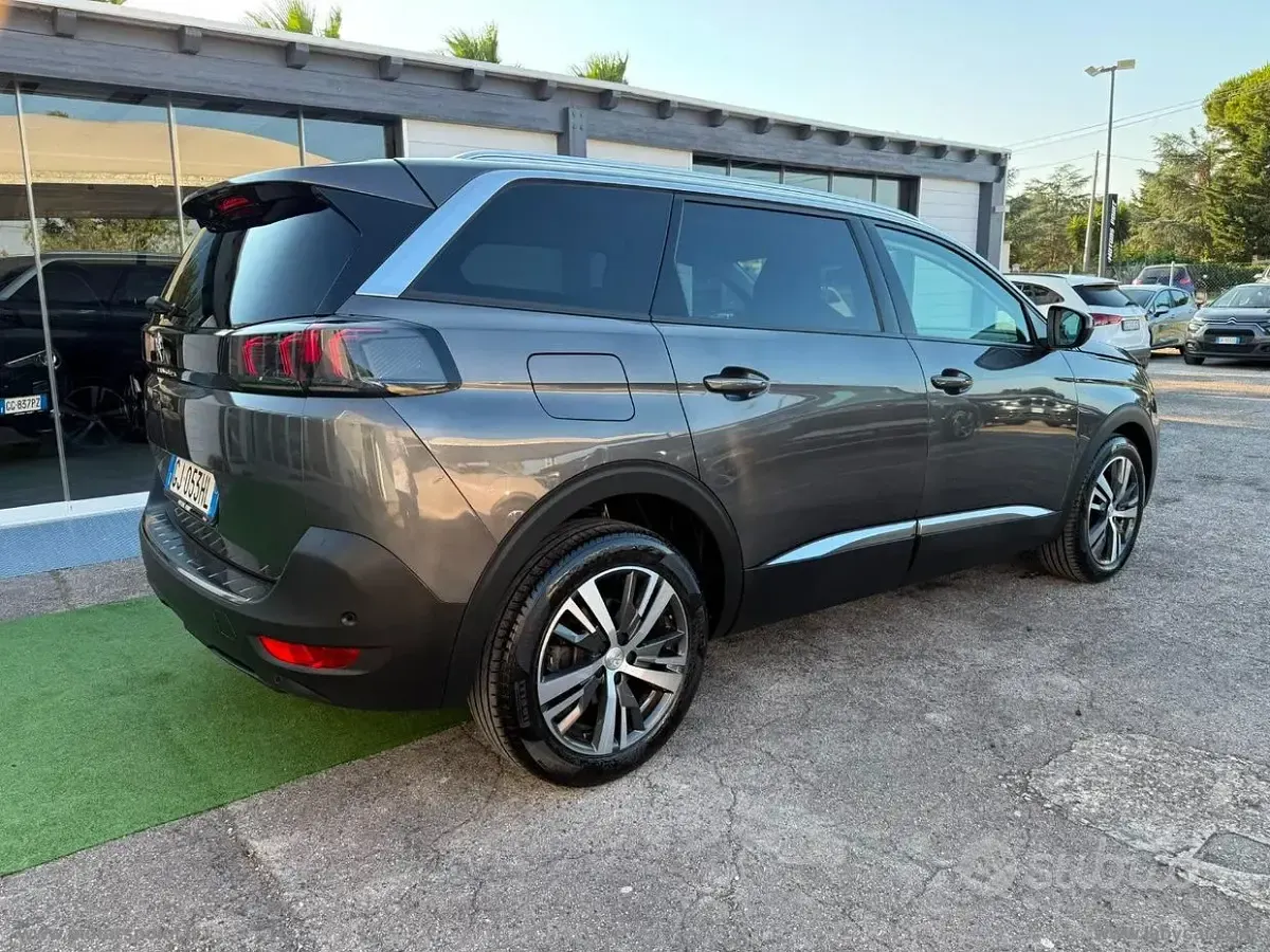 Usata Peugeot 5008 Allure 131 CV (96 kW) 2022 Grigio SUV