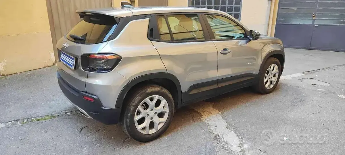 Usata Jeep Avenger Altitude 101 CV (74 kW) 2024 Grigio scuro metallizzato SUV