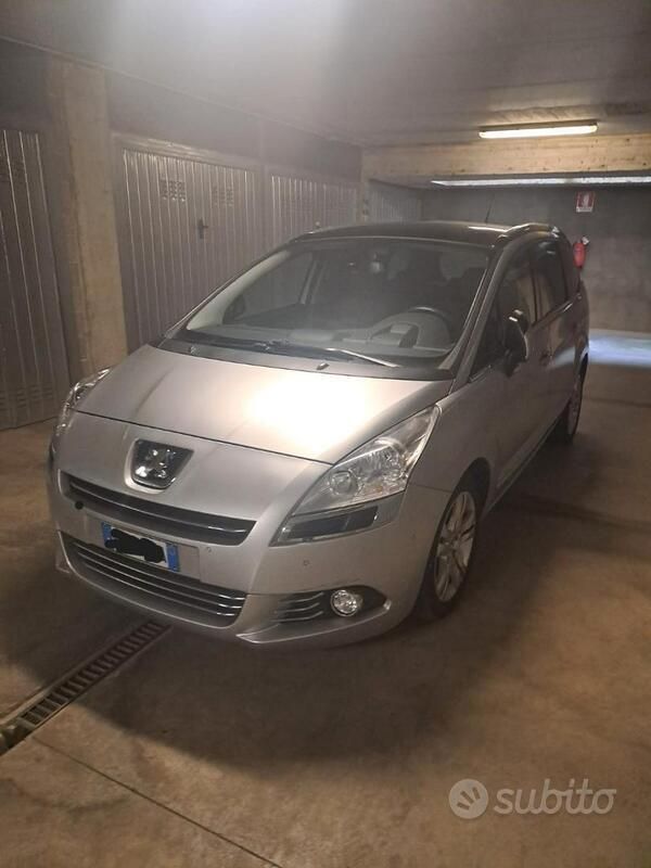 Usata Peugeot 5008 156 CV (114 kW) 2010 Grigio Monovolume