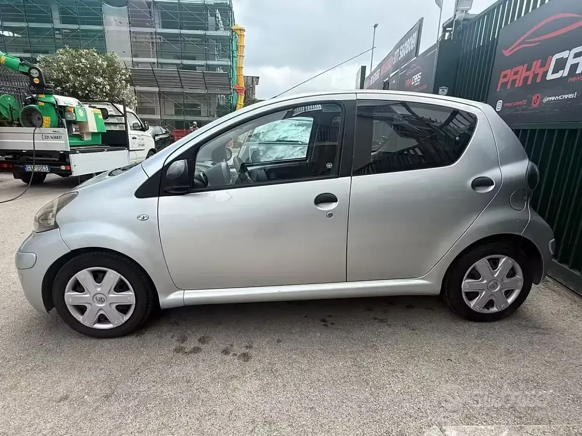 Brugt Toyota Aygo Sol 68 HK (50 kW) 2010 Grå Hatchback