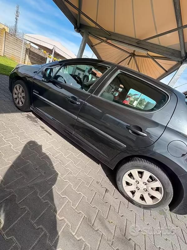 Usata Peugeot 207 95 CV (69 kW) 2007 Nero Berlina