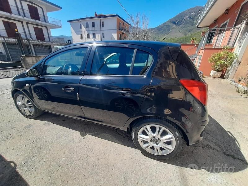 Usata Opel Corsa Cosmo 95 CV (69 kW) 2011 Nero Utilitaria
