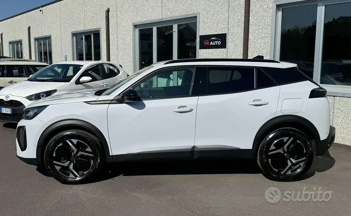 Usata Peugeot 2008 Allure 101 CV (74 kW) 2024 Bianco SUV