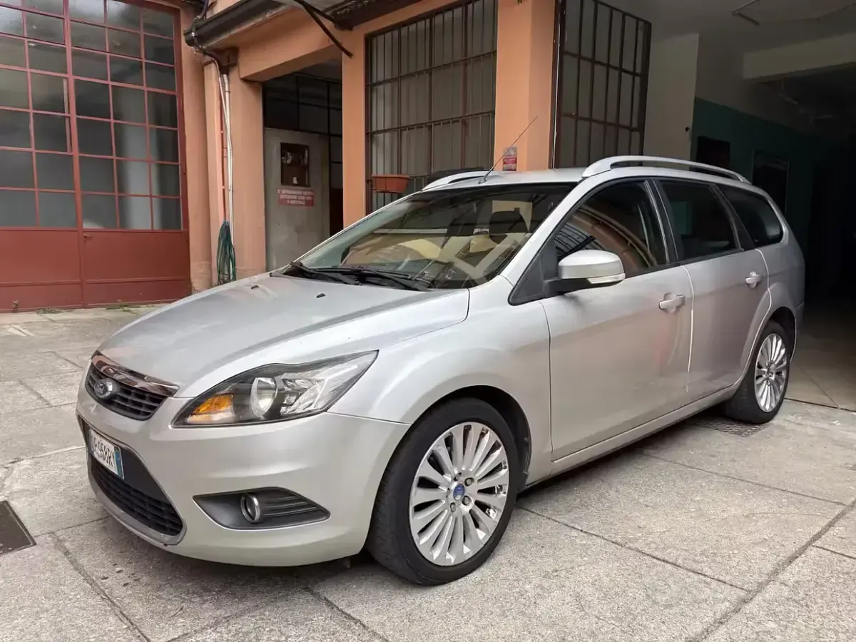 Usata Ford Focus Titanium 109 CV (80 kW) 2008 Grigio Station wagon