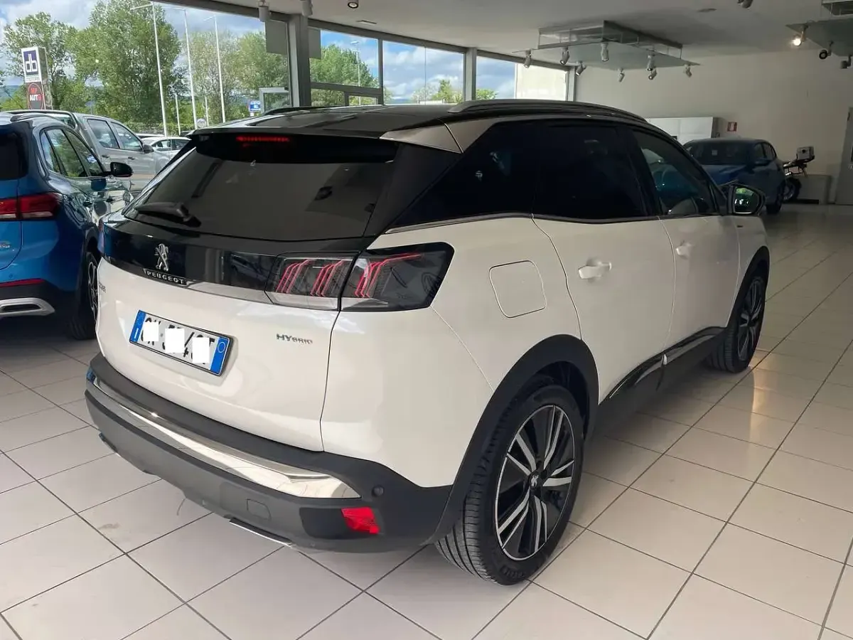 Usata Peugeot 3008 GT-line 181 CV (133 kW) 2022 Pearl white SUV