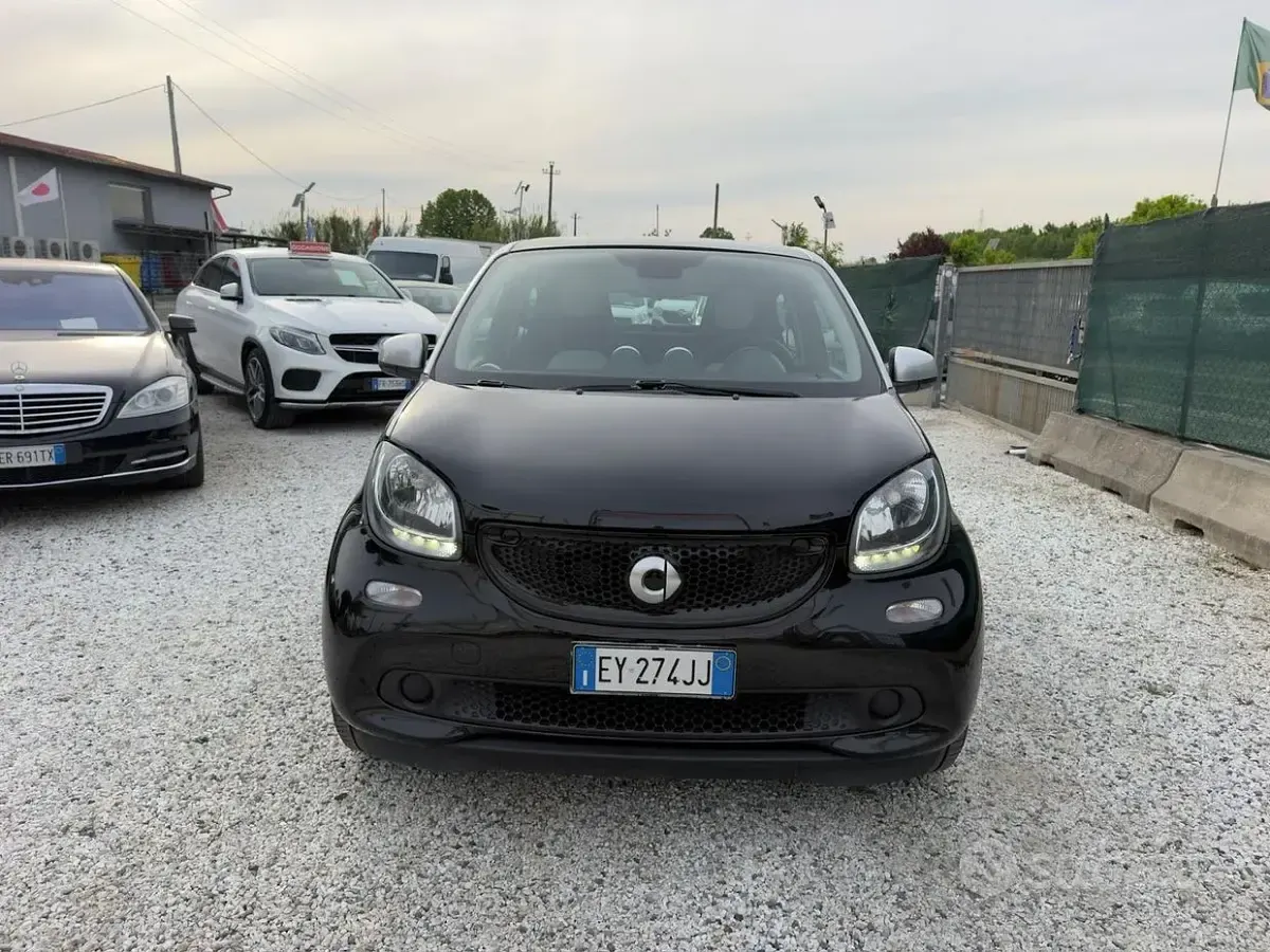 Usata Smart ForFour 71 CV (52 kW) 2015 Nero Utilitaria