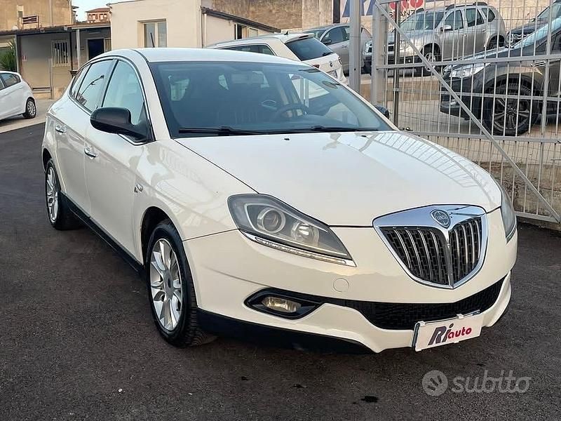 Begagnad Lancia Delta S 120 HK (88 kW) 2011 Vit Halvkombi