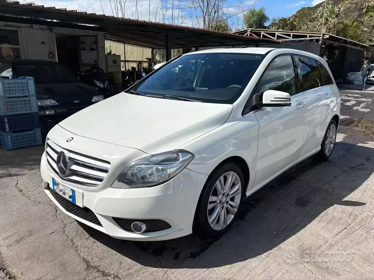 Usata Mercedes B180 Executive 109 CV (80 kW) 2013 Bianco Utilitaria