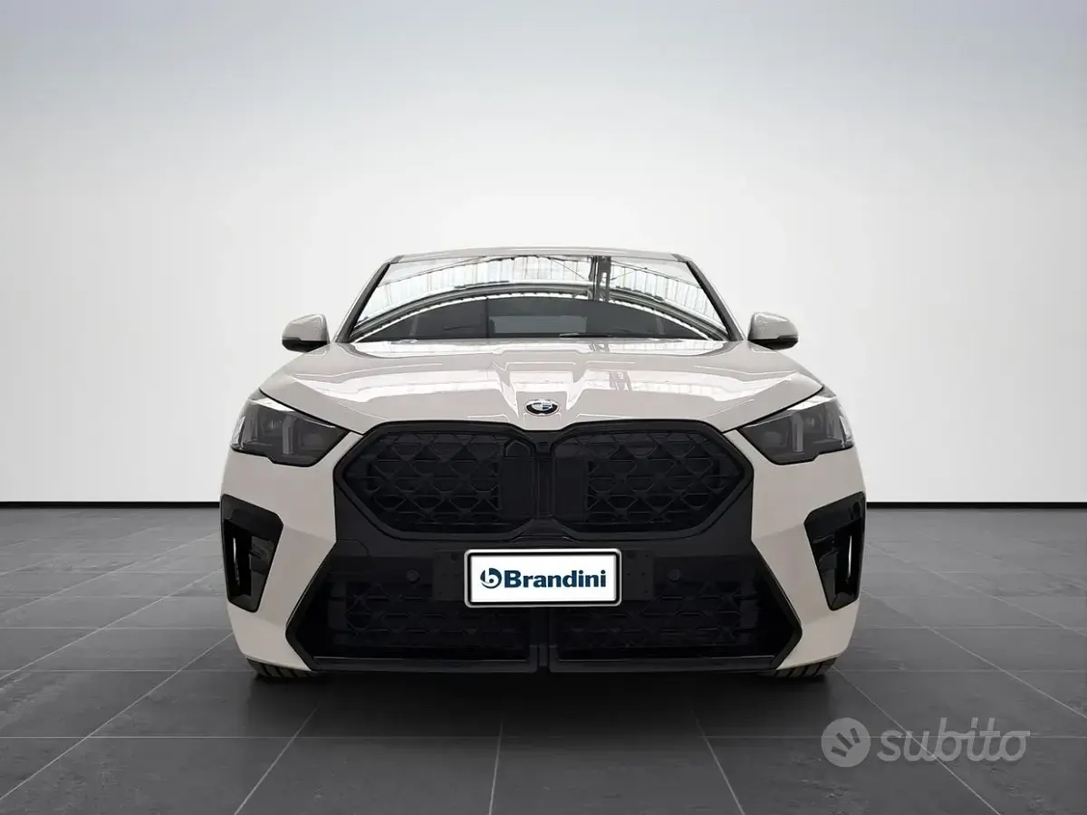 Nuova BMW X2 M Sport 150 CV (110 kW) 2026 Alpin white pastello SUV