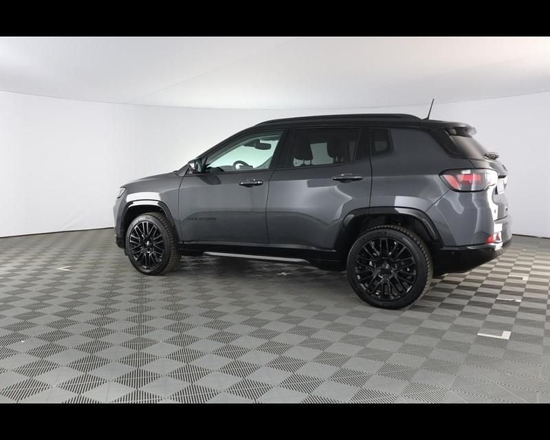 Usata Jeep Compass 131 CV (96 kW) 2024 Grigio / pastello SUV