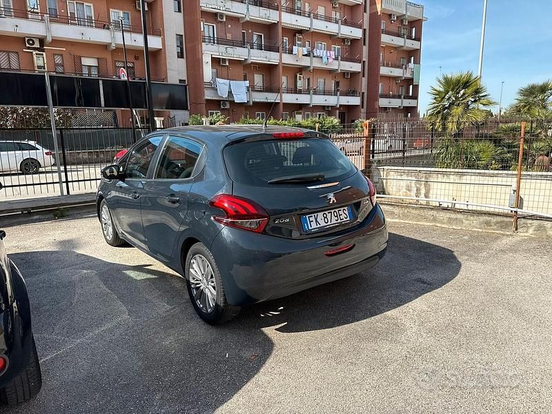 Usata Peugeot 208 Active 82 CV (60 kW) 2017 Grigio Utilitaria