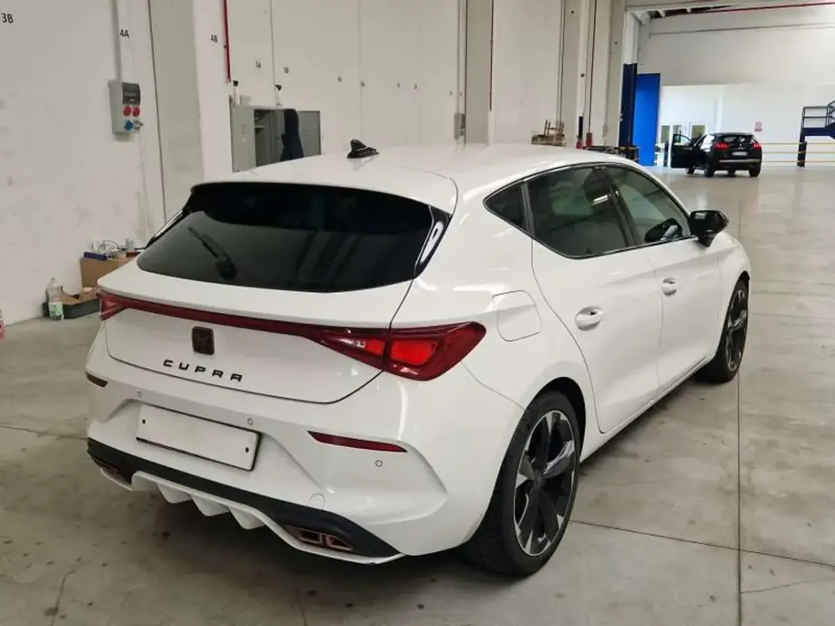 Usata Cupra Leon 150 CV (110 kW) 2023 Bianco Berlina