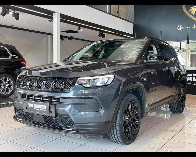 Grigio Usata 2024 Jeep Compass Night Eagle SUV | 25.999 € (Buon prezzo) - Immagine 1/4