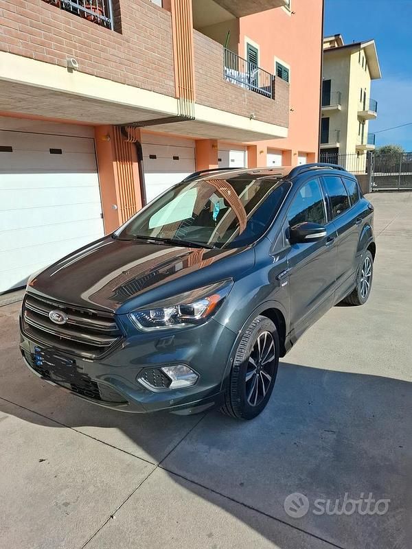 Usata Ford Kuga ST-Line 120 CV (88 kW) 2017 Verde SUV