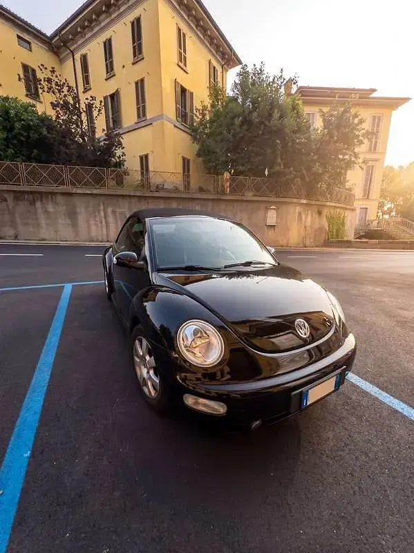 Usata VW New Beetle 102 CV (75 kW) 2002 Nero Utilitaria