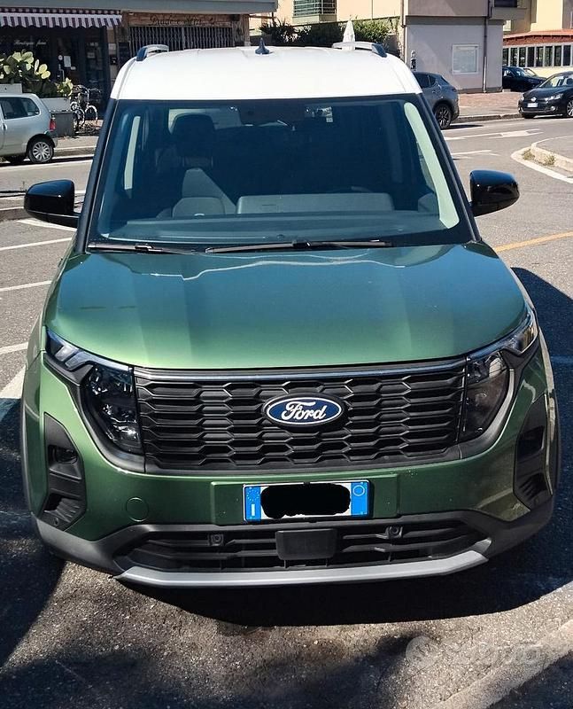 Usata Ford Tourneo 125 CV (91 kW) 2024 Monovolume