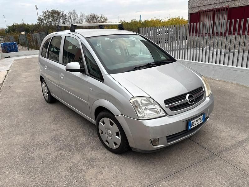 Usata Opel Meriva Enjoy 104 CV (76 kW) 2006 Grigio Monovolume