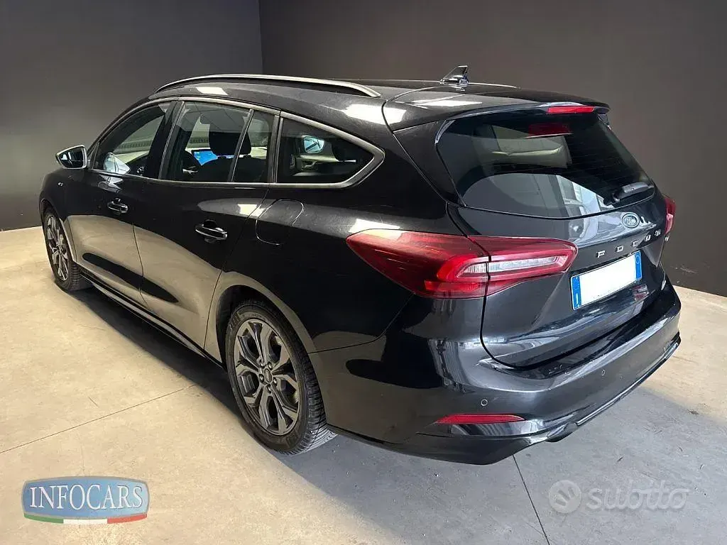Usata Ford Focus ST-Line 155 CV (114 kW) 2023 Nero metallizzato Station wagon