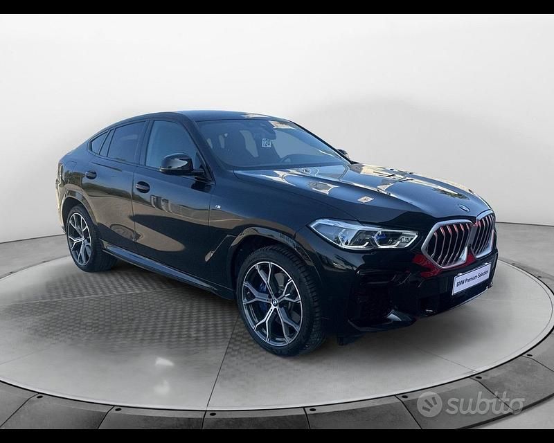 Usata BMW X6 M Sport 286 CV (210 kW) 2022 Black sapphire metallizzato SUV