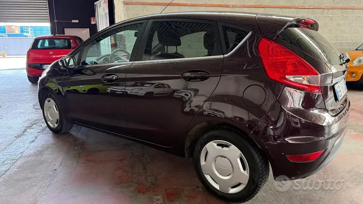 Usata Ford Fiesta Titanium 92 CV (67 kW) 2010 Marrone Berlina