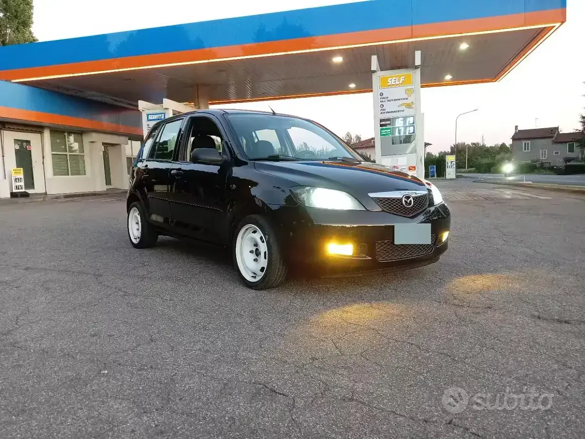 Usata Mazda 2 68 CV (50 kW) 2006 Nero Utilitaria