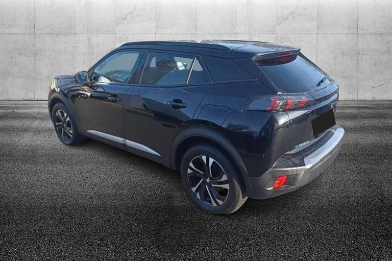 Usata Peugeot e-2008 Allure 100 kW (136 CV) 2022 Nero SUV