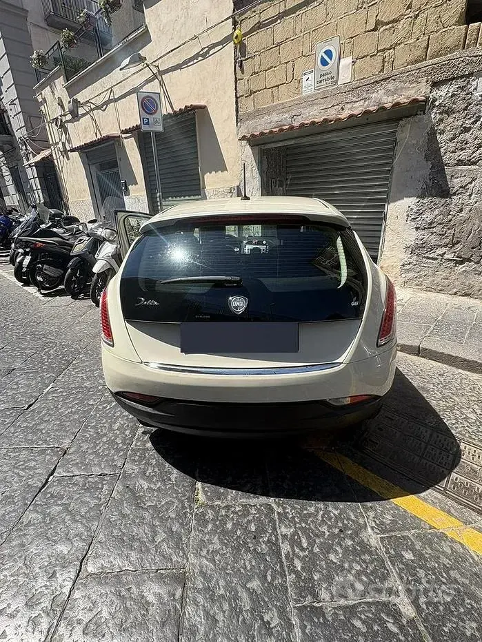 Usata Lancia Delta 120 CV (88 kW) 2009 Utilitaria