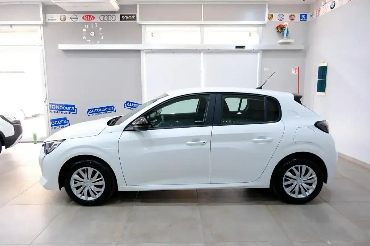 Usata Peugeot 208 Active 102 CV (75 kW) 2022 Bianco Utilitaria